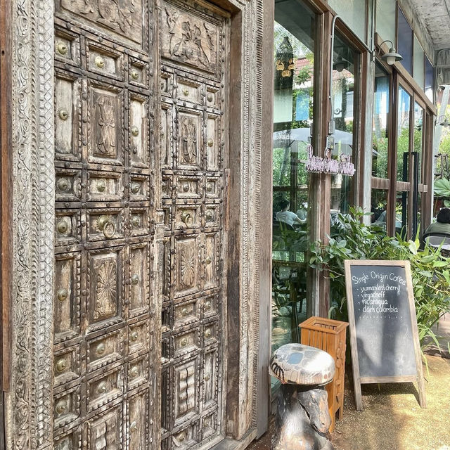 バンコクの中心・サトーンにある自然を感じられるカフェ🇹🇭