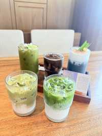 พักผ่อนหย่อนใจที่ REALM Cafe 