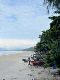 หาดทรายขาว กว้างๆ ยาวๆ ที่แหลมแม่พิมพ์ ระยอง