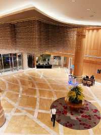 ラグジュアリーの入り口：One World Hotelロビーで始まる極上旅