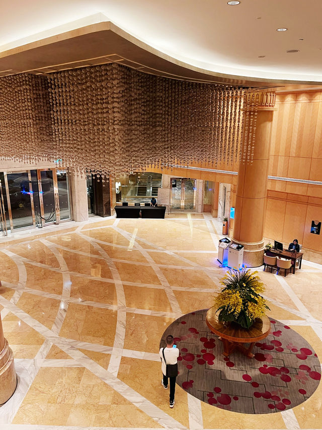 ラグジュアリーの入り口：One World Hotelロビーで始まる極上旅