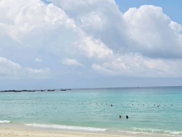 🏖️ Long Beach bliss : Phi Phi’s Secret Stretch of Paradise! Turquoise calm, white sand! 🏖️ Long Beach bliss : Phi Phi’s Secret Stretch of Paradise! Turquoise calm, white sand!