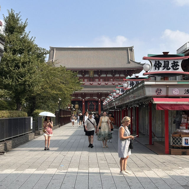 Guardian of Treasures: The Hōzō-mon Gate at Sensō-ji 🏮