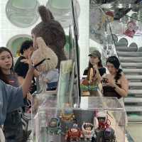 พาเดิน POP MART สาขาที่ใหญ่ที่สุดในโลก