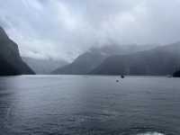 紐西蘭旅遊景點—世界盡頭的奇蹟 — 米佛峽灣 Milford Sound 🌊⛰️🌧️