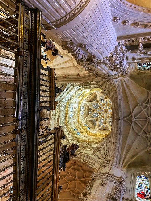 ⛪ Burgos Cathedral – Gothic Splendor in Northern Spain