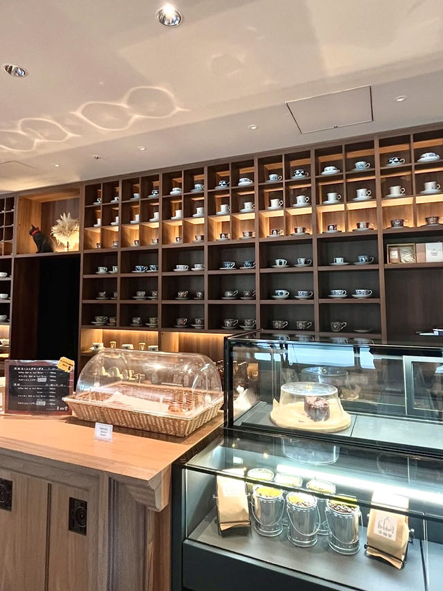 ☕️ Quiet Coffee Moments at Cha Cafe Do, Omotesando