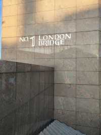 London Bridge Pier: A Riverside Waltz of Boats and Beauty