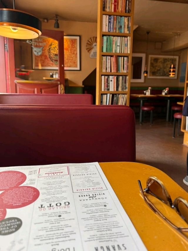 A GOOD LITTLE CAFÉ FOR GOOD AMERICAN BREAKFAST IN ICELAND. A GOOD LITTLE CAFÉ FOR GOOD AMERICAN BREAKFAST IN ICELAND.