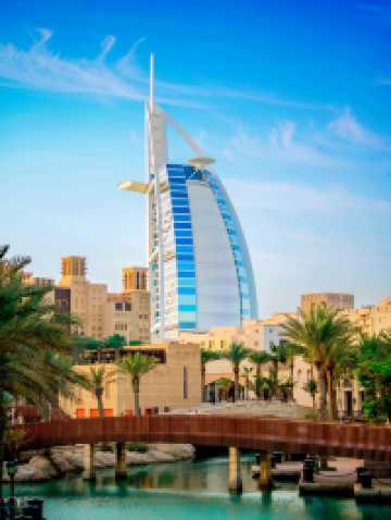 🌆 모래 위에 세워진 유리의 제국 🇦🇪