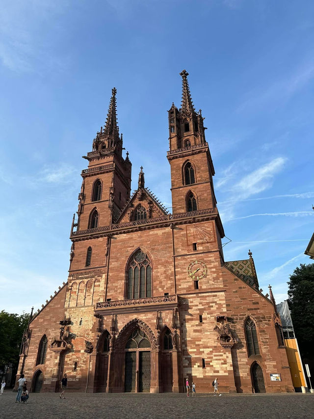 瑞士琉森分享 聖萊奧德伽爾教堂 琉森湖 卡佩爾木橋