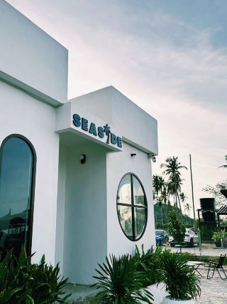 Hidden Gem by the Waves: Seaside Cafe at Penarik Beach, Terengganu