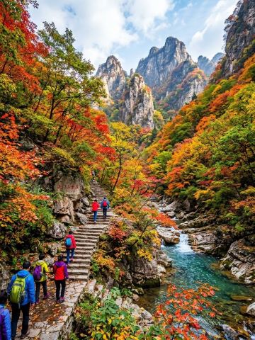 This Liaoning journey connects Benxi, Panjin, and Dandong, allowing you to experience both natural scenery and historical sites in one go. Guanmenshan National Forest Park offers: