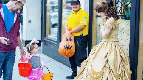 #halloweentravel 

Exploring Pasadena? Old Pasadena is where — traveler post in Pasadena
