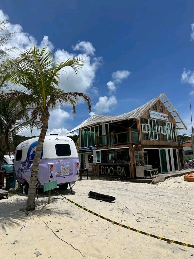 “Cenang Hill Beachfront: Cozy Beachside Glamping with Laid‑Back Charm”
