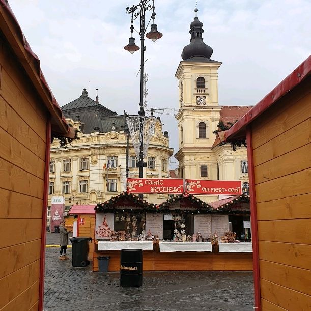 🌇✨ Exploring the Magic of Union Square in Sibiu! 🏰🌸


