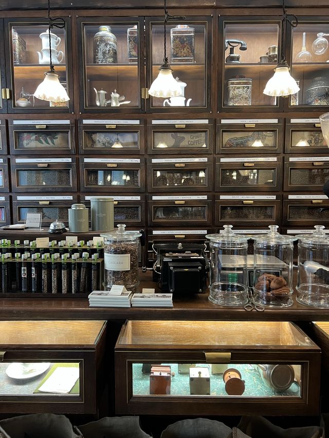 🇫🇷파리 역사 깊은 커피를 맛볼 수 있는 café verlet 