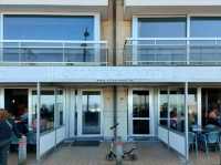 Tearoom ริมหาดวิวทะเลแจ่มๆ