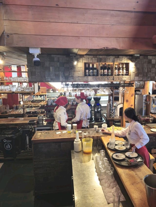 칠레 푸에르토 바라스의 감성카페 Cassis Cafe