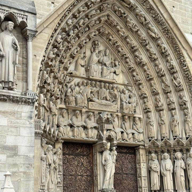 走訪巴黎聖母主教座堂（Cathédrale Notre-Dame de Paris）及莎士比亞書店