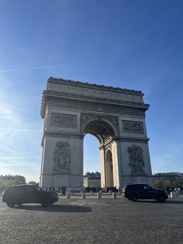  Backpacker Essentials for Paris: What to Bring and Things to Do  