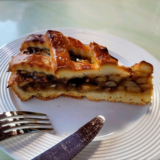 Authentic German Delights at Backerie Thomas 🥨🍰