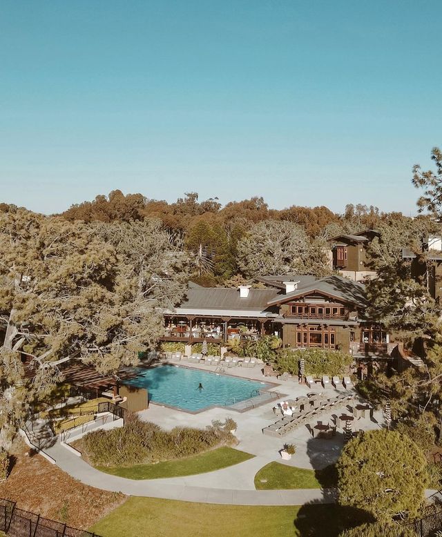 Retreat Amongst Nature's Canopy: Embracing San Diego at The Lodge at Torrey Pines 🌳🌅