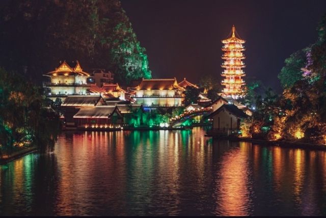 冬遊桂林：乘遊船探訪“兩江四湖景區”的夜色魅力