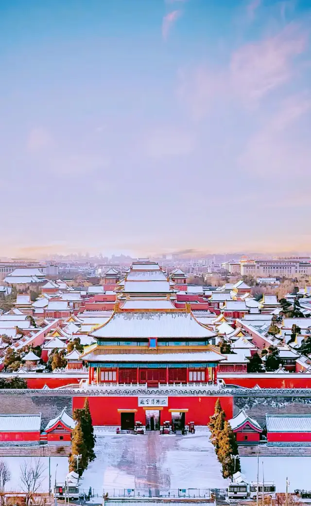 A snowfall in the Forbidden City, dreaming back to the Purple Forbidden City, I am looking forward not to the snow of the Forbidden City, but to your today