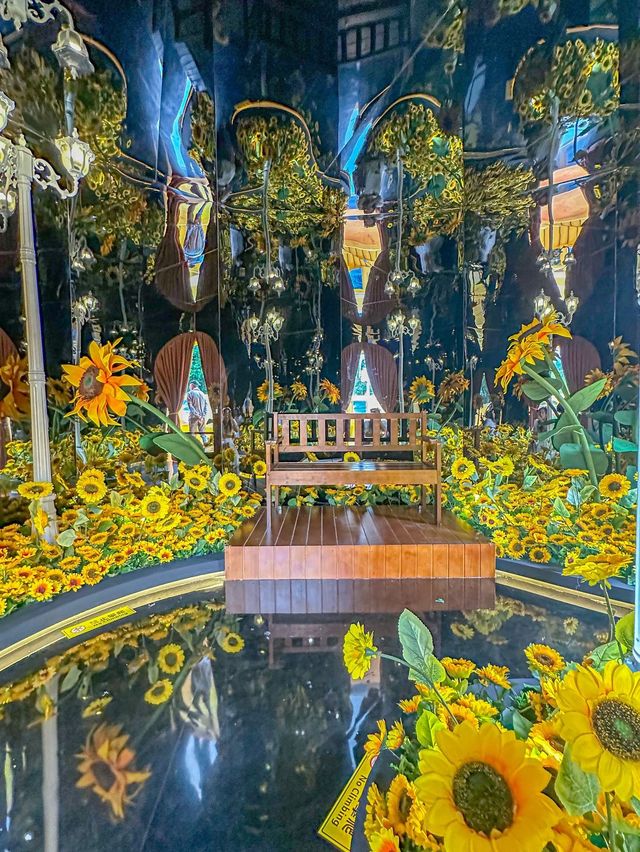 在深圳在印力沉浸式光影藝術展