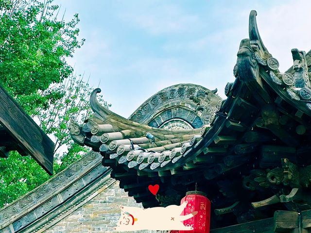 鄭州瞻園是安徽整體遷過來的徽派古建築,走進瞻園,你會看到古寨、古亭、四合院、樓台亭閣、曲折長廊、荷花 鄭州瞻園是安徽整體遷過來的徽派古建築,走進瞻園,你會看到古寨、古亭、四合院、樓台亭閣、曲折長廊、荷花