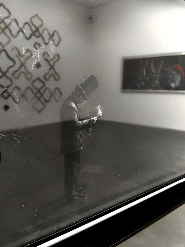 紙裡行間 紙裡行間