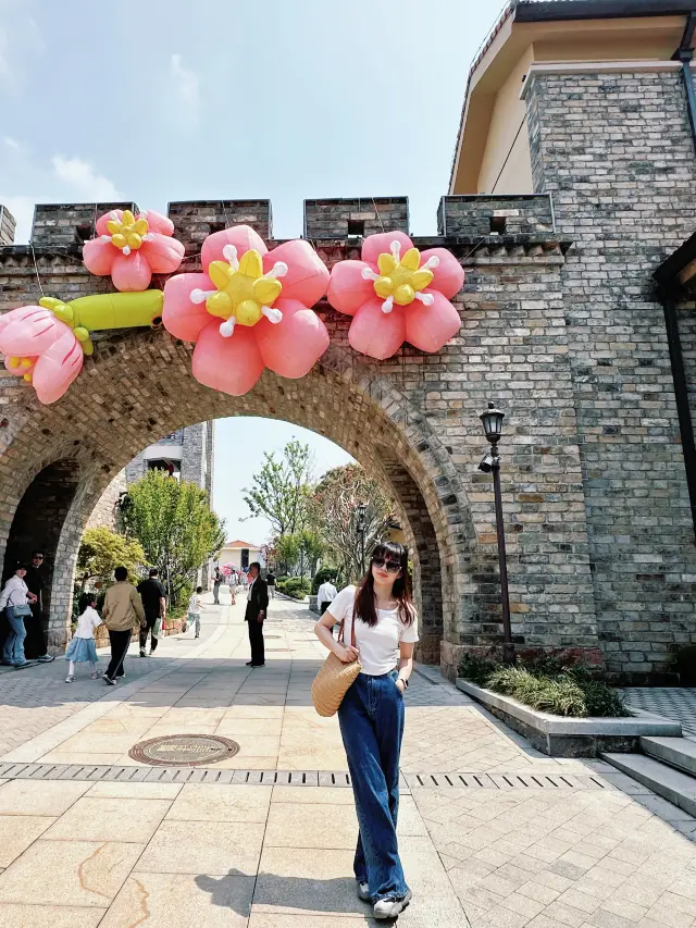 Wuhan has added a new attraction! There's a city wall in Tan Hua Lin now