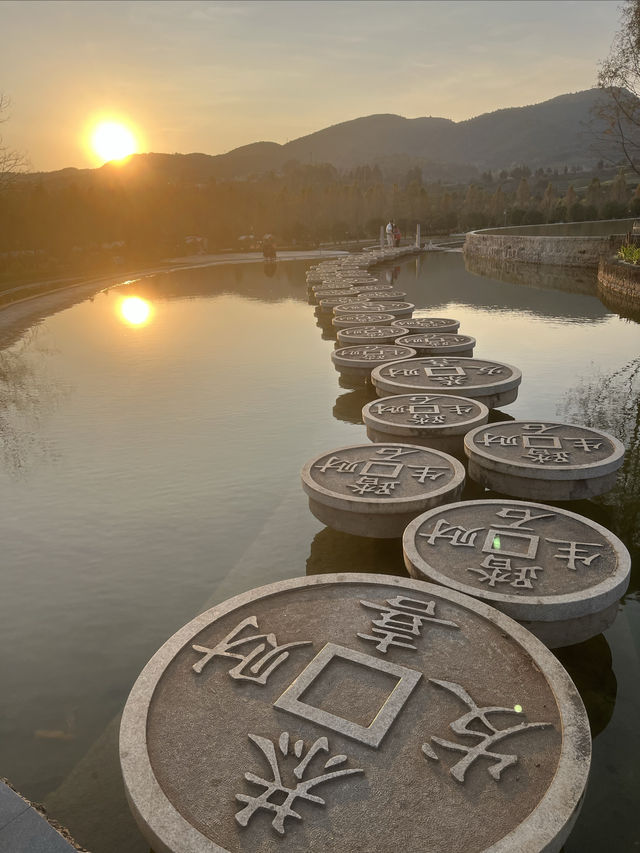 來彌勒市，遊彌勒寺