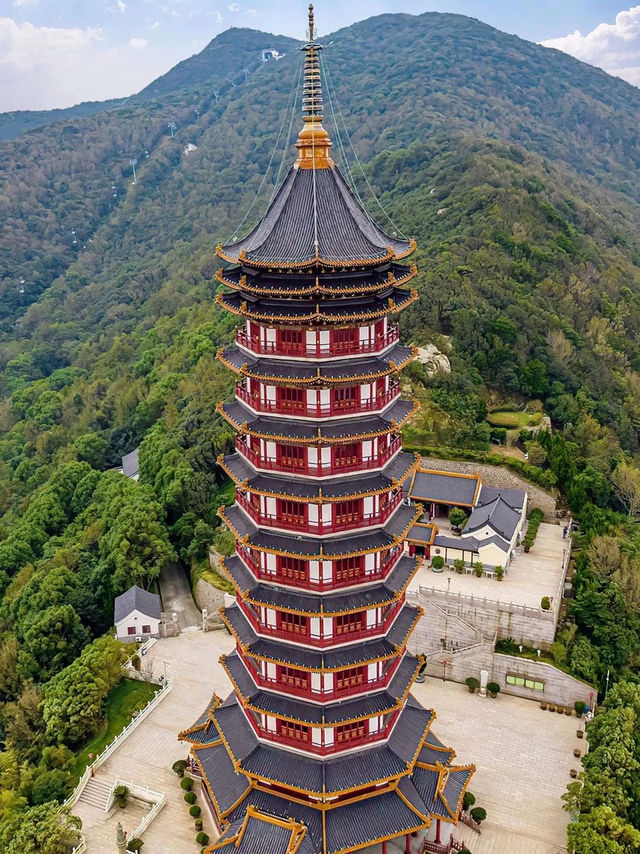 Discovering Tranquility: Zhejiang's Putuo Mountain 🏞️