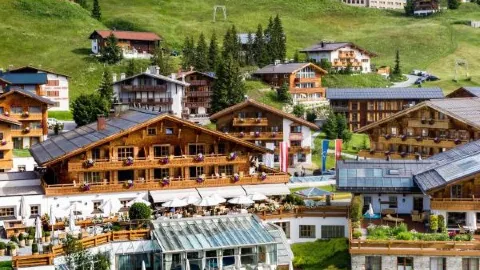 在奧伯萊希體驗阿爾卑斯山的奢華享受 — traveler post in 布盧登茨