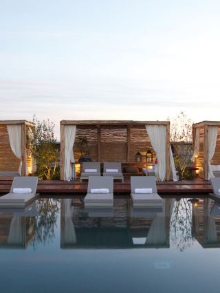 🍇🏨 Unwind in Luxury: Mendoza's Vines Resort & Spa 🍷