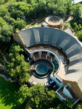 🌟✈️ Unwind in Style at Mount Grace, Gauteng 🏨🍃