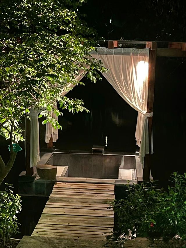 在半月山溫泉找到的一夜靜謐……