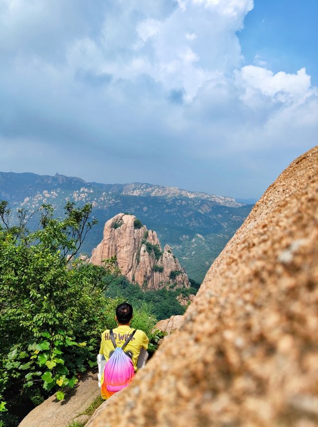 日照五蓮山遠眺望海峰與白鶴峰。