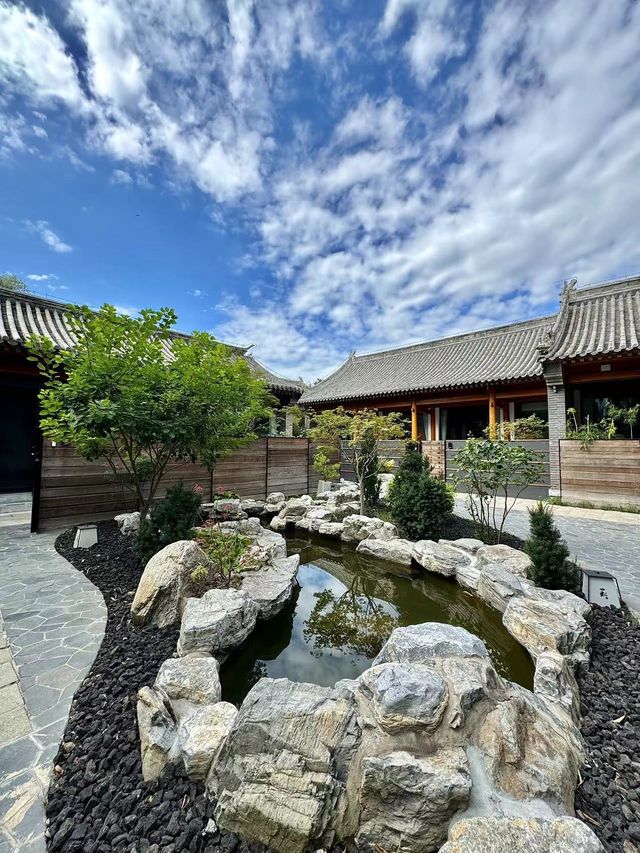十一不出京！住進小眾避世私湯森林庭院…。