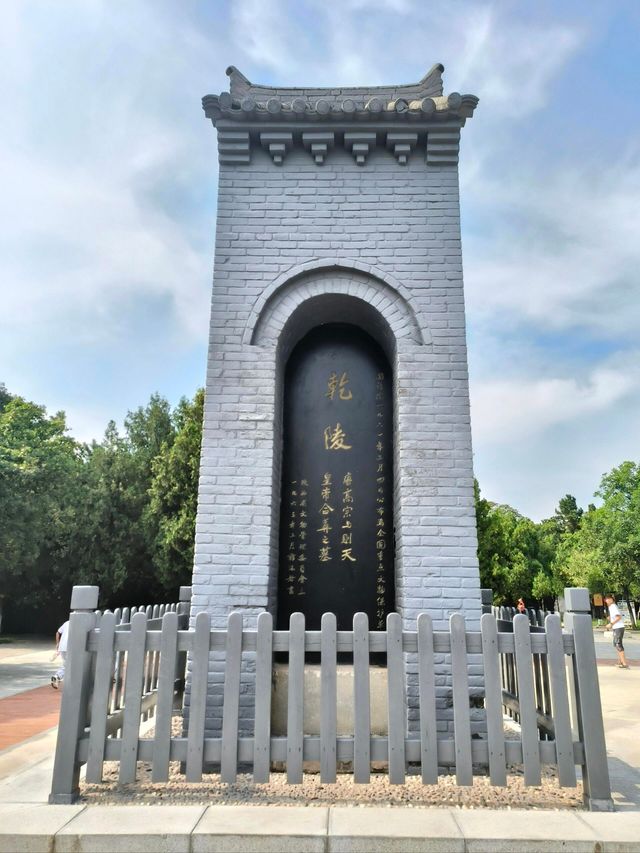 西安旅遊不要錯過武則天的陵墓——乾陵。