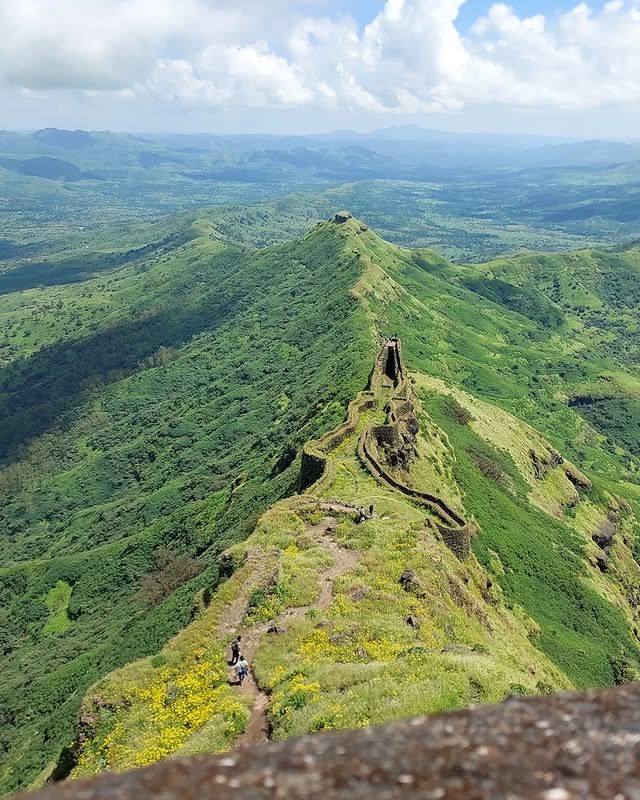 探秘伏爾岡山：挑戰自我，領略拉傑果德全景