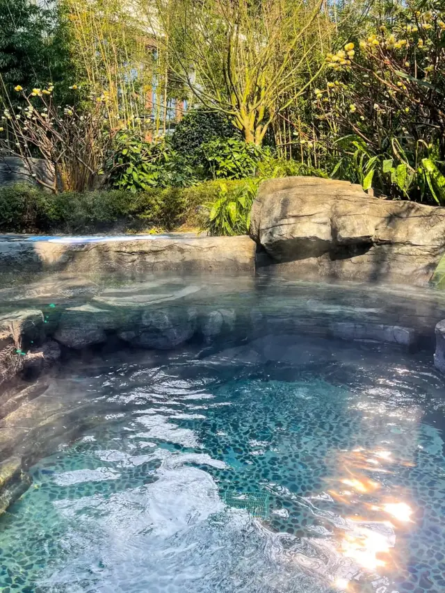 Emei Mountain is not just for sunrise viewing, it's also for hot springs, didn't you know?