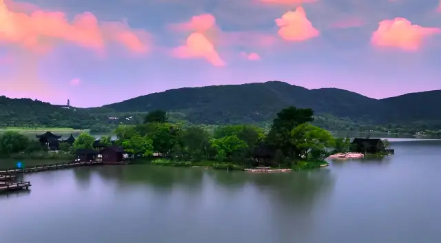 Jiaxing Nanbei Lake—Wow! Look!