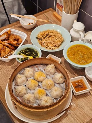 Shanghai's Famous Eatery: Jia Jia Tang Bao