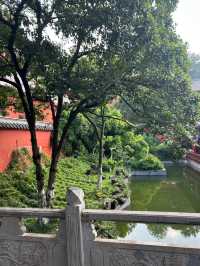 黔靈山公園，繁囂都市中的綠意閒情