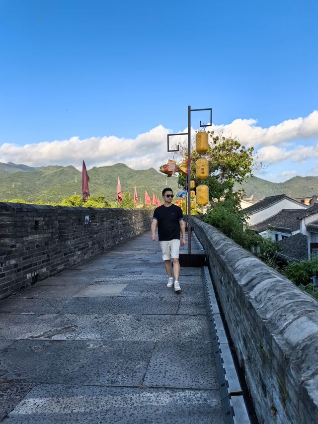 臨海亞朵4.0，喺古城邊住進茶園庭院