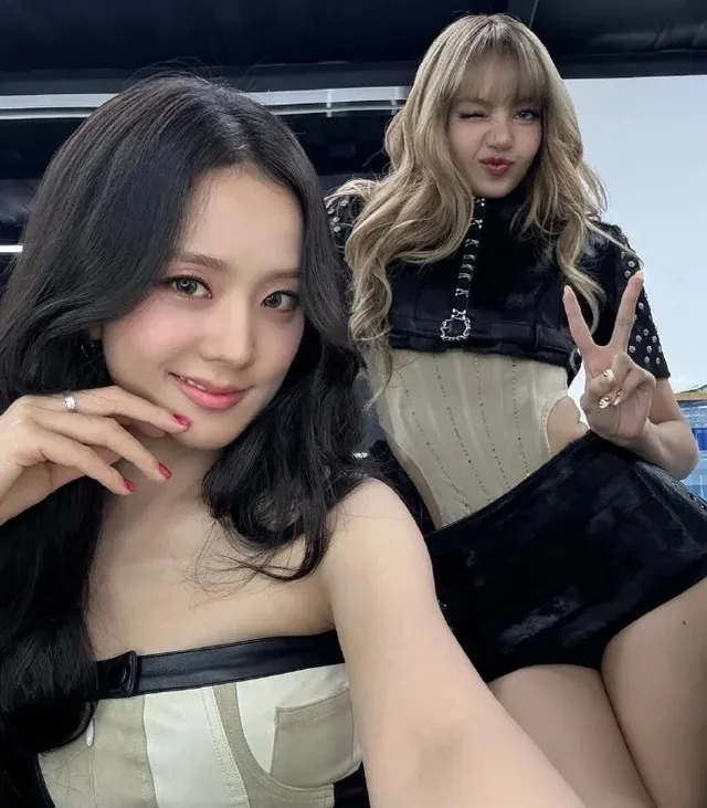 BP shine in a stunning new pic from the DEADLINE World Tour ✨😍