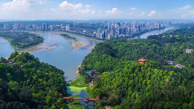 以下是一個樂山一晚兩天的旅遊路線，預算每人1200元：